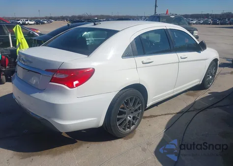 2013 Chrysler 200 Lx z USA, uszkodzony, nr VIN 1C3CCBAB7DN685577